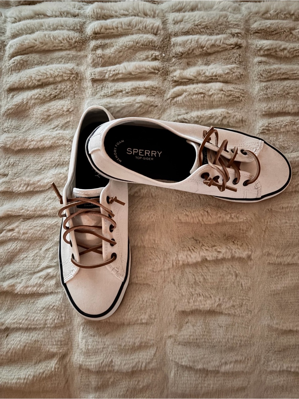 WHITE SPERRY SNEAKERS